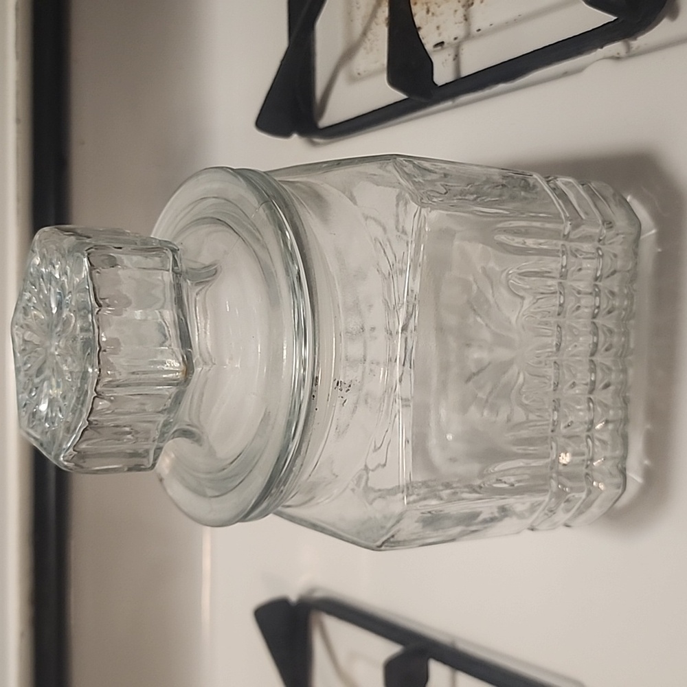 Glass jar